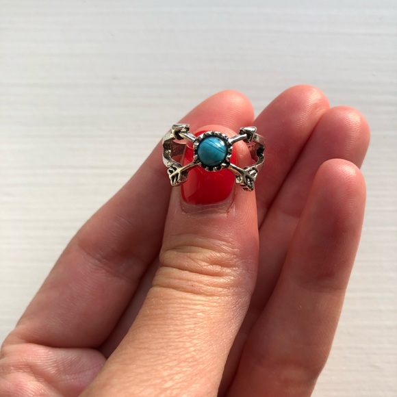 Boho tarnished silver & turquoise arrow ring - Picture 6 of 7